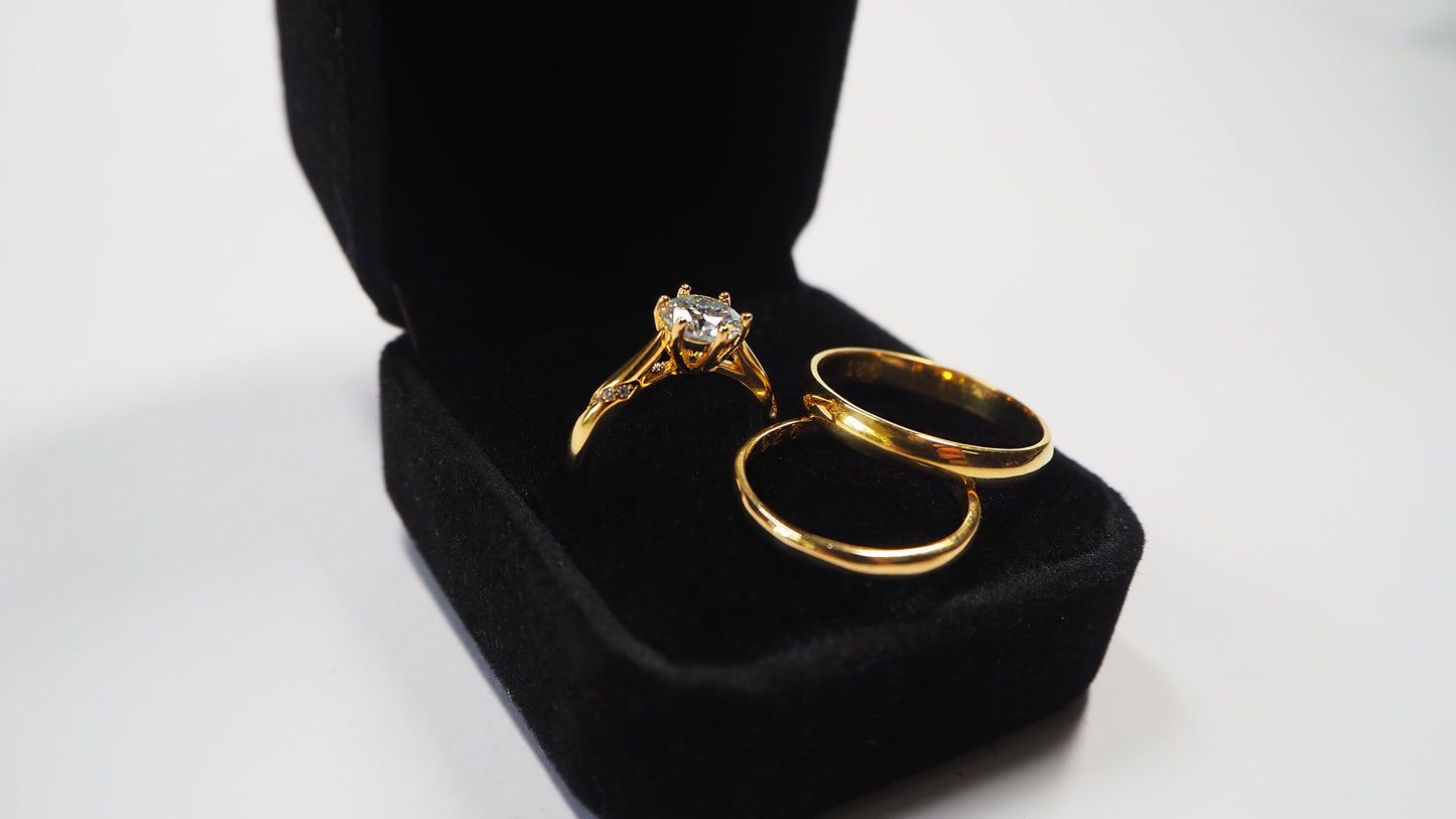 Trio de boda con cristal Mosanita en oro solido